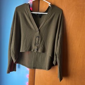 Forever 21 Long sleeve olive green loose fitted crop top sweater size medium